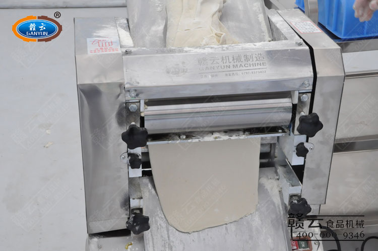 立式壓面機(jī)壓面