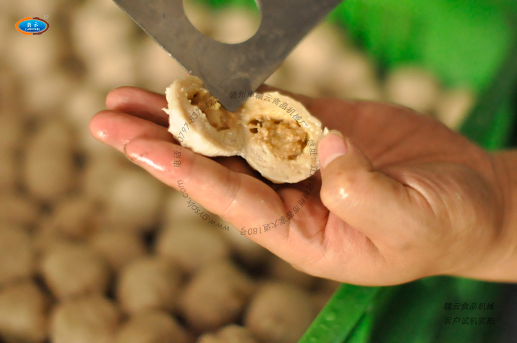 �����i����