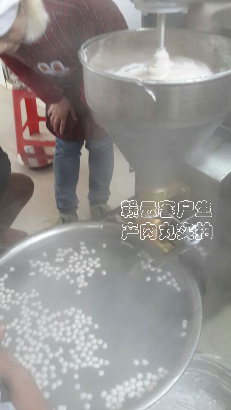 現(xiàn)場生產(chǎn)實心肉丸
