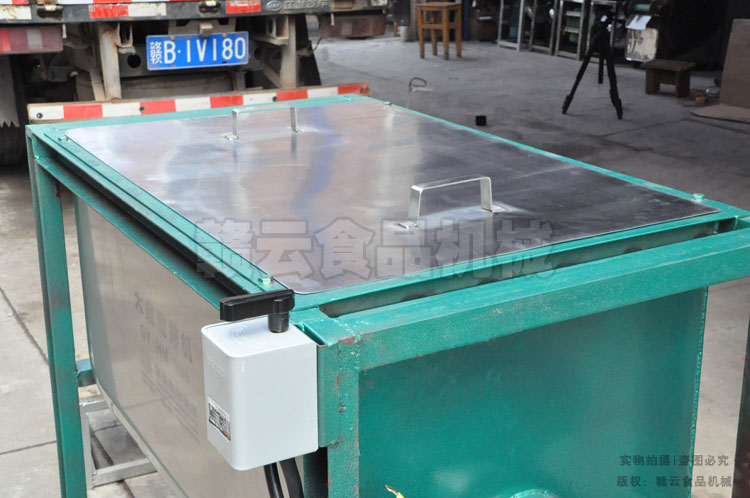 大型和面攪拌機倒順開關(guān)和攪拌桶蓋